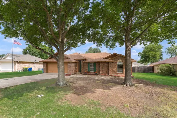 302 Newfield Street, Venus, TX 76084
