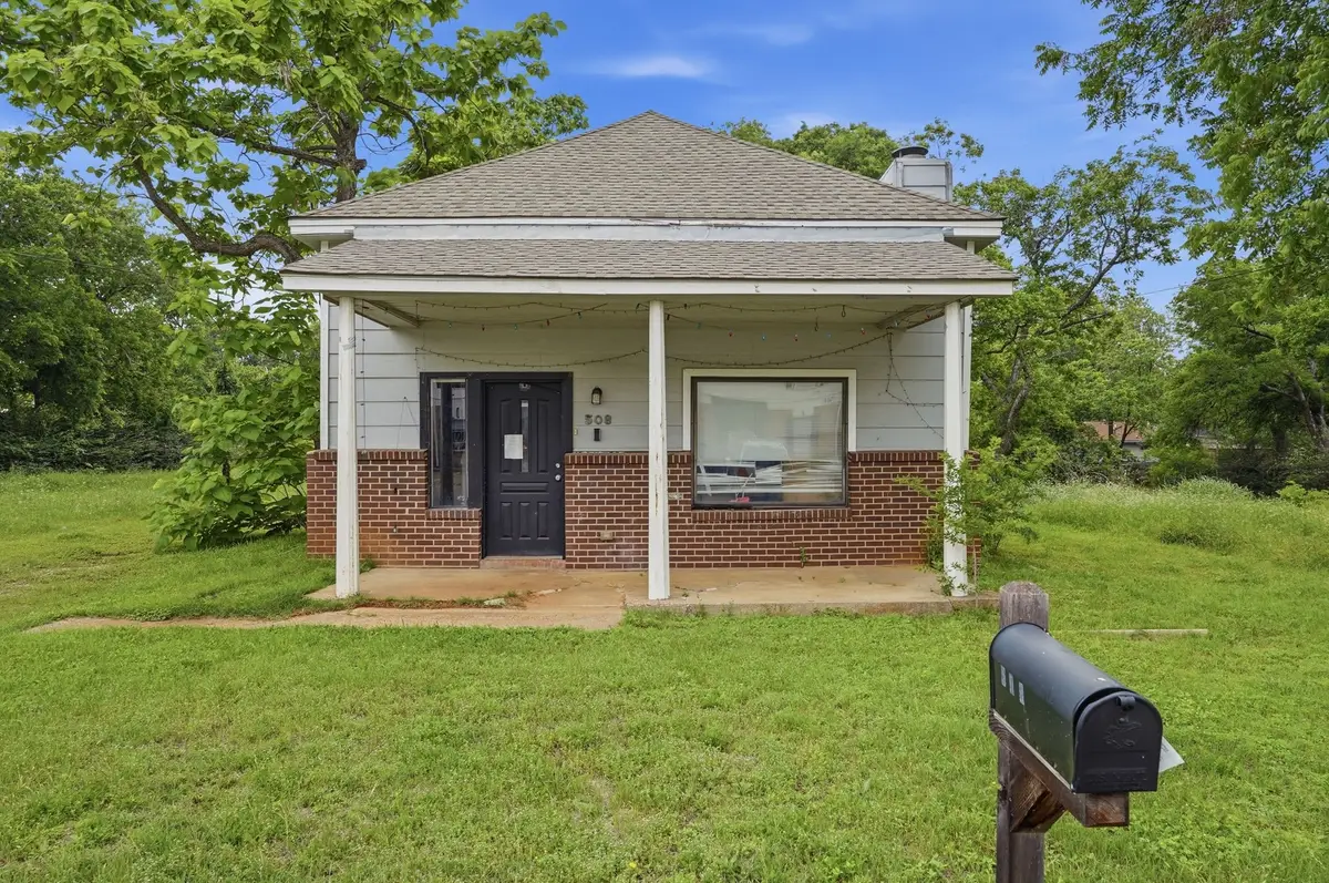 508 W Willingham Street, Cleburne, TX 76033 - #1