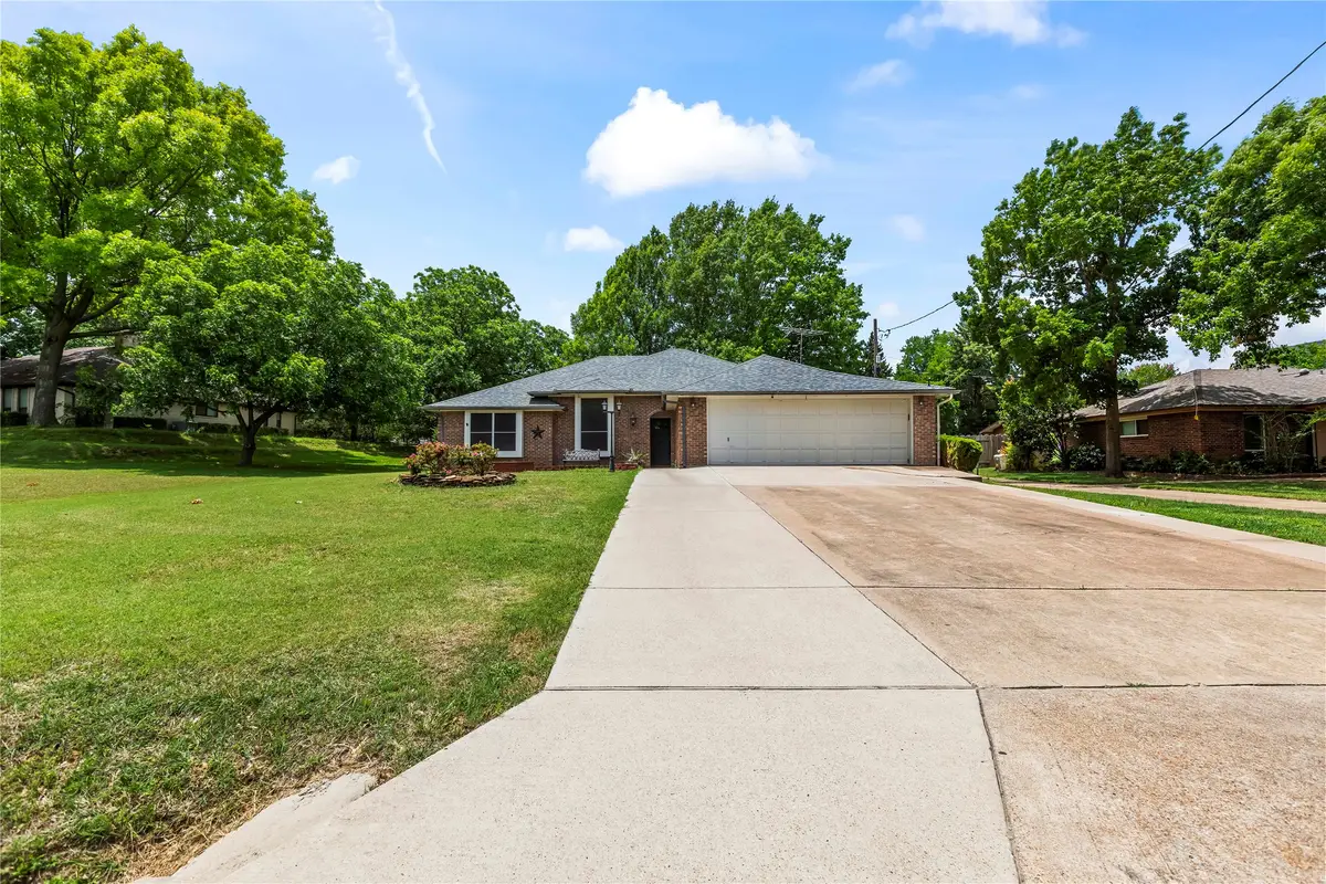 403 N Casa Grande Circle, Duncanville, TX 75116 - #1