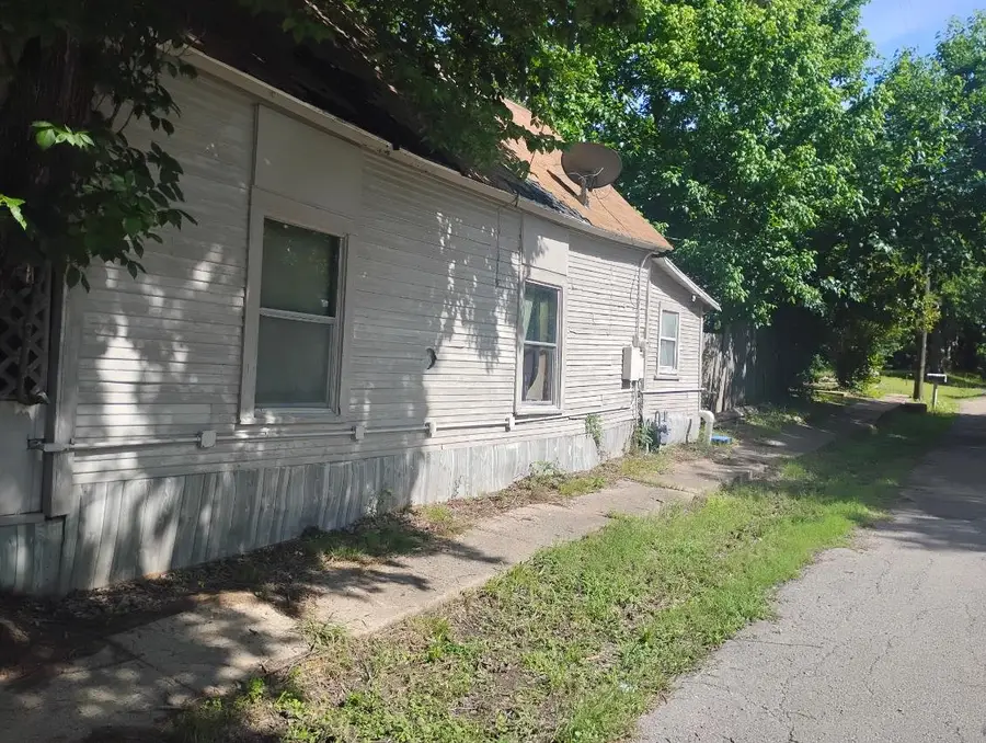 519 S 5th Street, Bonham, TX 75418 - #2