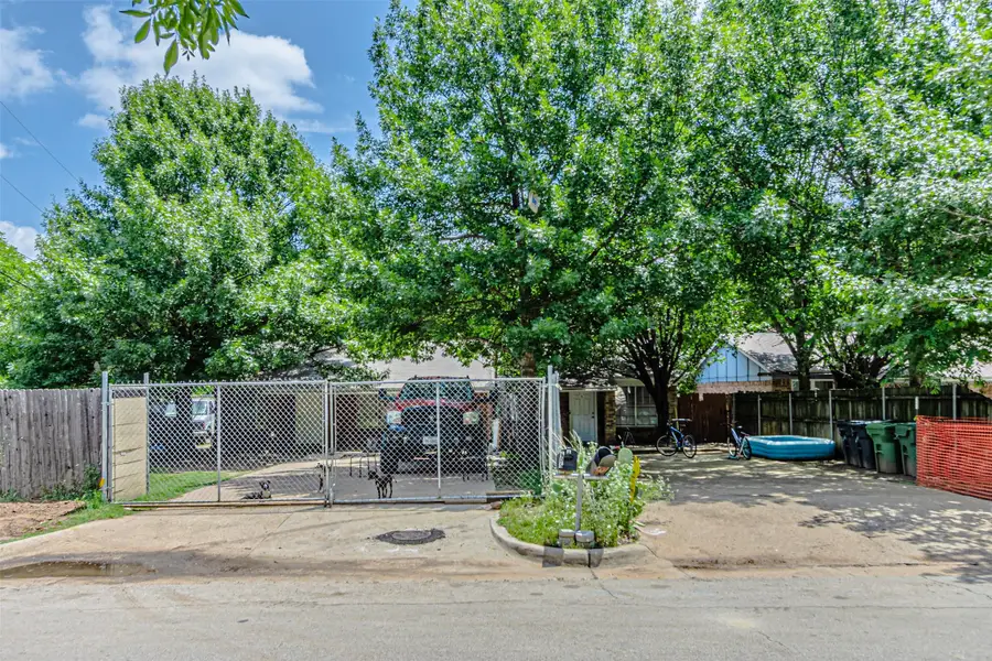 605 N Pecan Street #A and B, Arlington, TX 76011 - #2