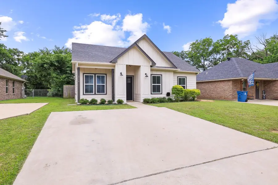 514 W Hull Street, Denison, TX 75020 - #2