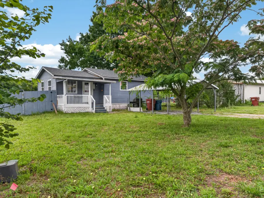 225 Cobb Avenue, Van Alstyne, TX 75495 - #3