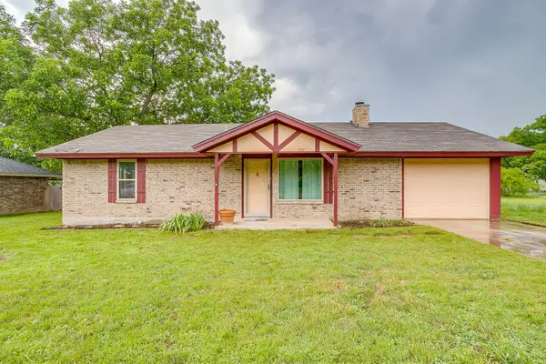 709 N Avenue B, Springtown, TX 76082