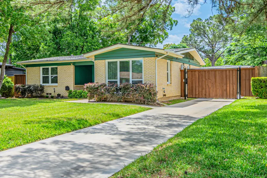 120 E Scotland Drive, Irving, TX 75062 - #2