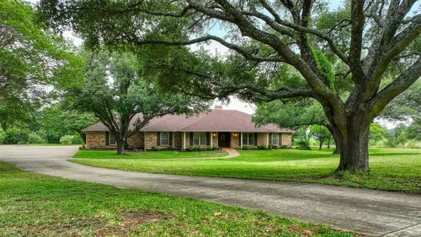 1113 Mockingbird Circle, Ennis, TX 75119