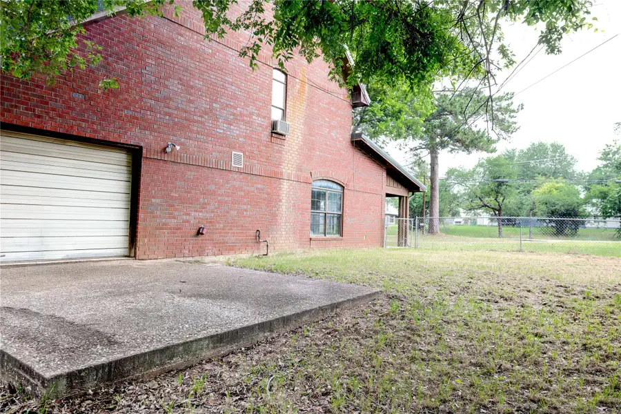 561 E Main Street, Fairfield, TX 75840 - #2