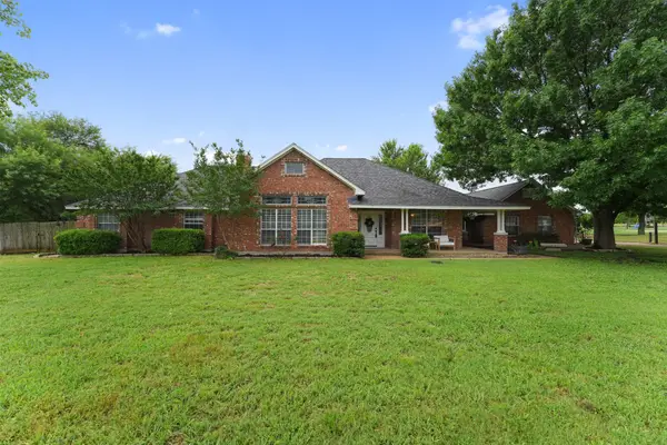 302 Thorntree Drive, Ovilla, TX 75154