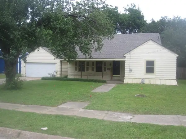 1104 Park Avenue, Bonham, TX 75418