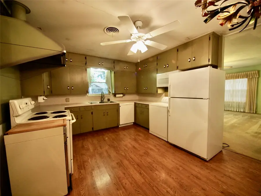 804 Kentucky Street, Graham, TX 76450 - #3