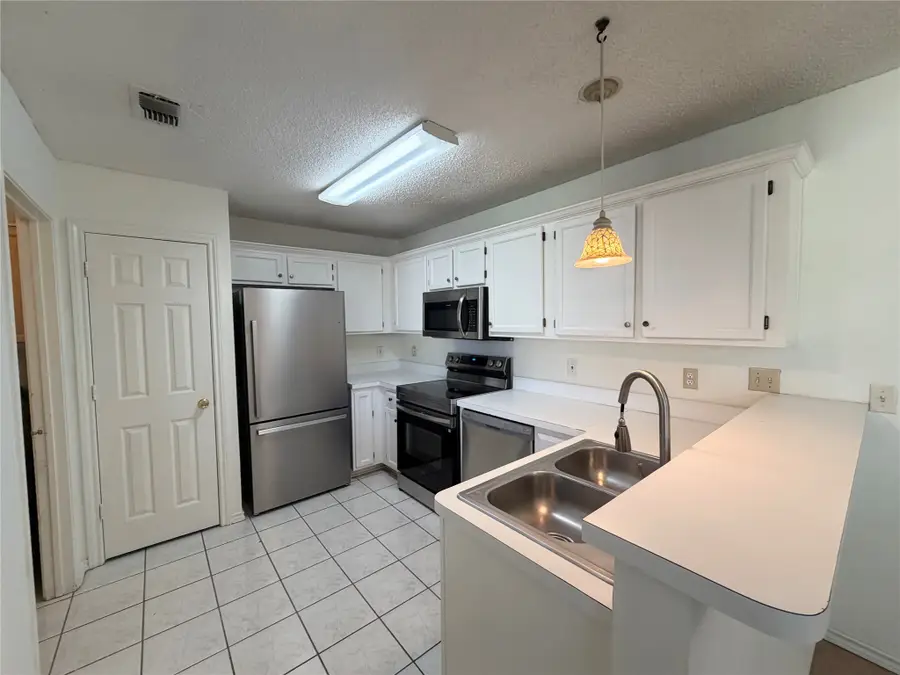 805 Hillbrooke Drive, Arlington, TX 76001 - #3