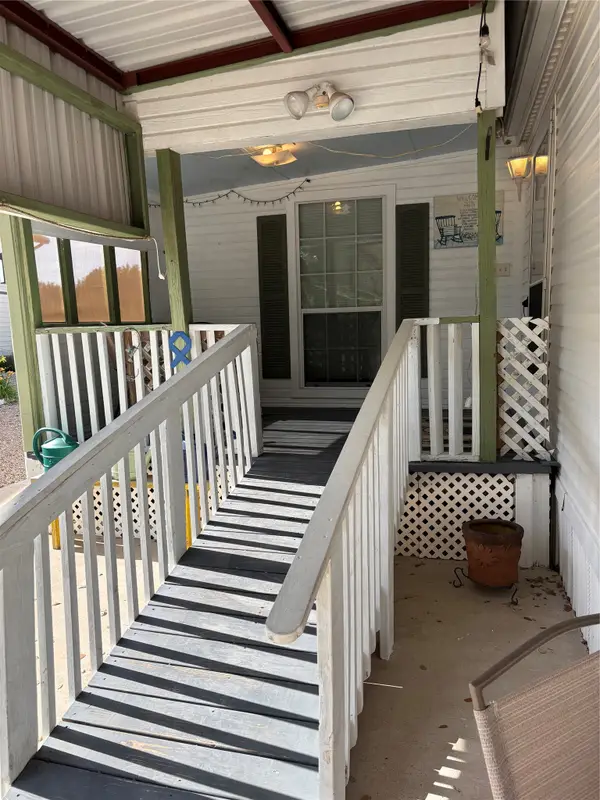 206 Holiday Rambler Drive, Whitney, TX 76692