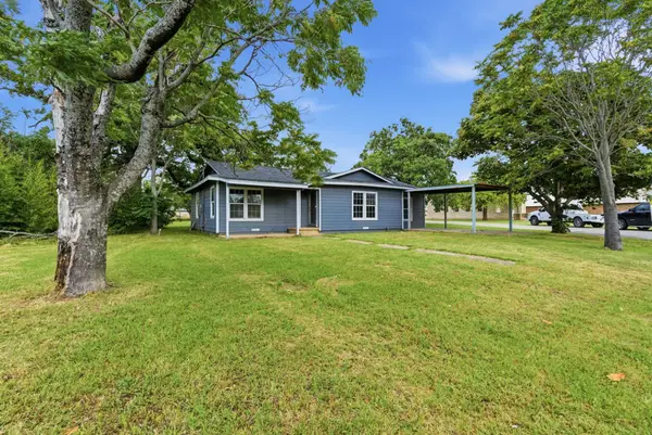 203 N Kickapoo Street, Lipan, TX 76462