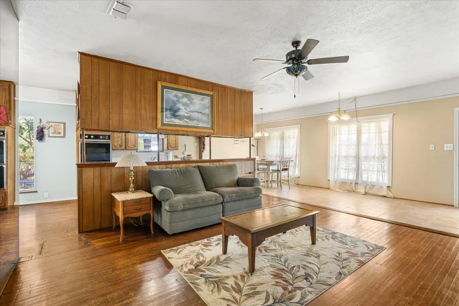 624 Alexander Drive-a, Stephenville, TX 76401 - #2