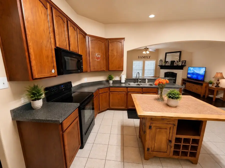 8810 Kiowa Drive, Greenville, TX 75402 - #2