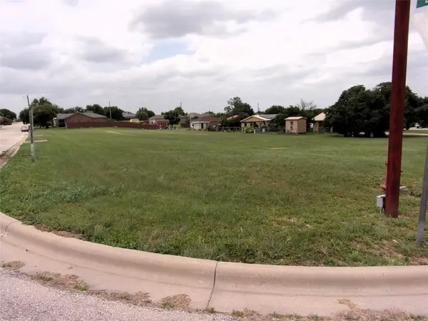 1902 W Brown Street, San Saba, TX 76877