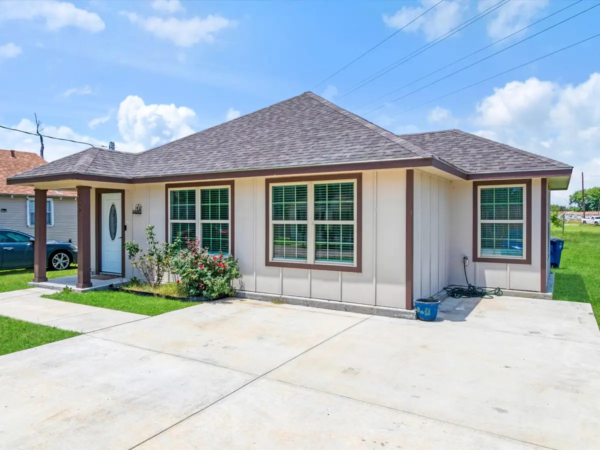 308 Avenue A, Ennis, TX 75119 - #1