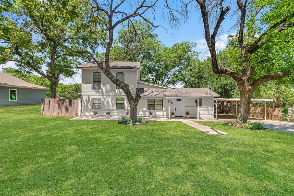 643 E Columbia Drive, Azle, TX 76020 - #1