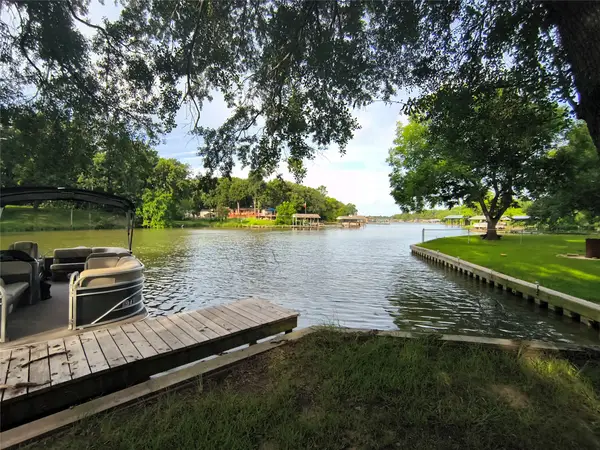 180 Arrowhead Street, Mabank, TX 75156