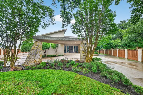 4 Lombardy Court, Benbrook, TX 76132