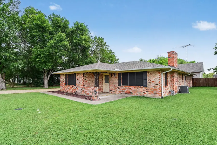 219 W Jefferson Street, Palmer, TX 75152 - #2
