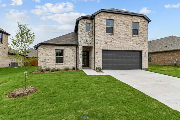 548 Stone Hollow Drive, Aubrey, TX 76227