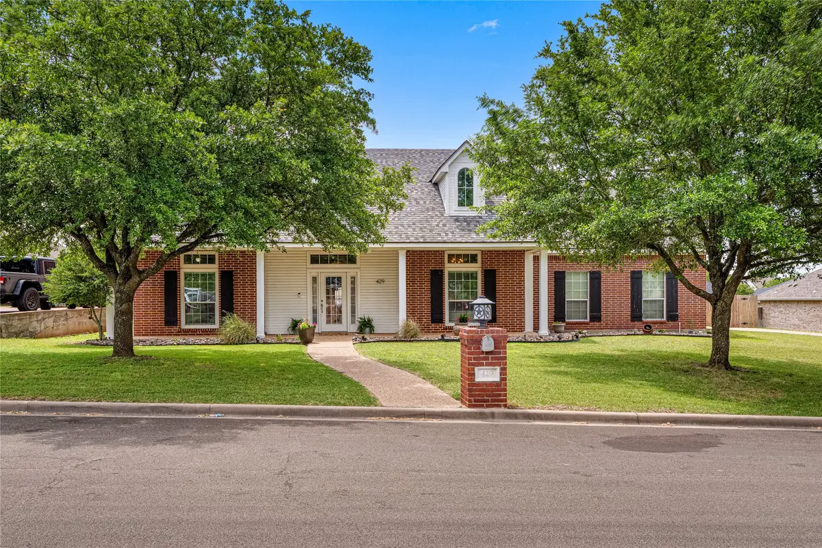 429 W Wall Street, Hewitt, TX 76643 - #1