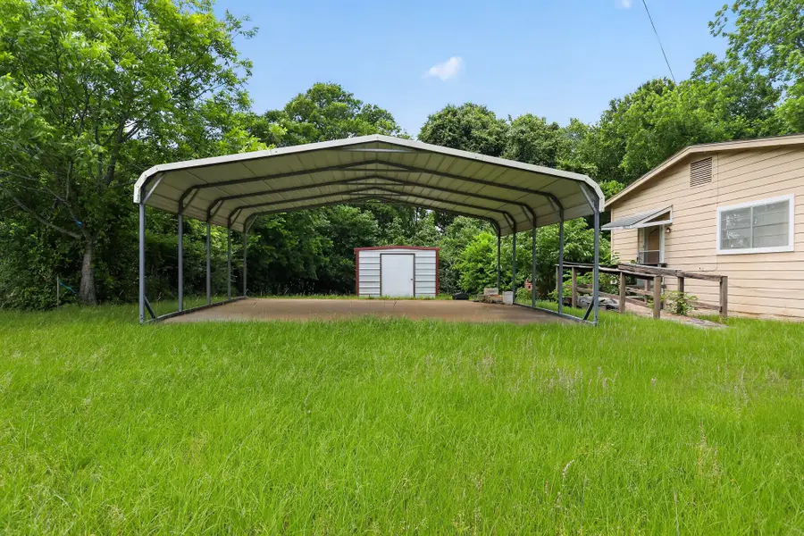 911 W Reagan Street, Palestine, TX 75801 - #2