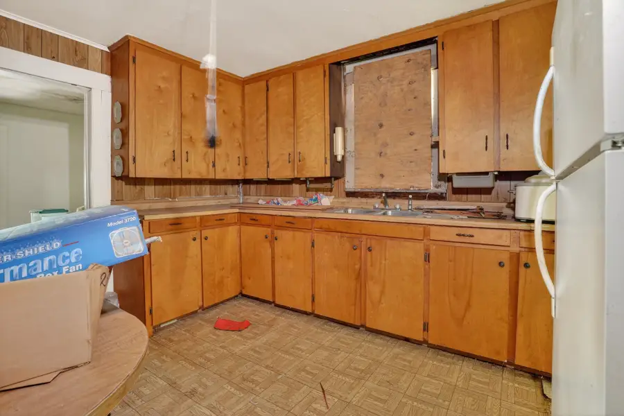 911 W Reagan Street, Palestine, TX 75801 - #3
