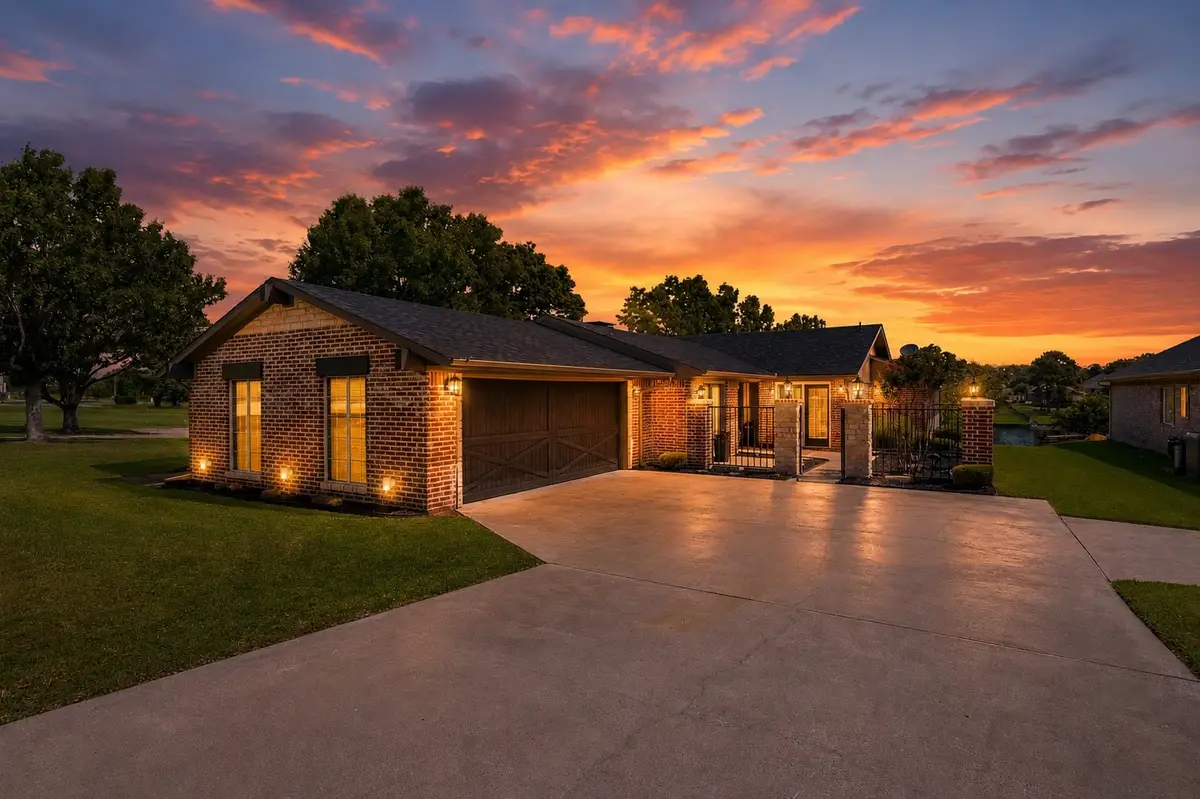 533 Kiowa Drive W, Lake Kiowa, TX 76240 - #1