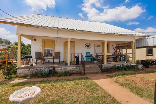 2202 Chester Street, Sweetwater, TX 79556