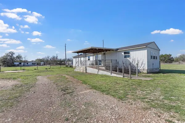3205 Oak Hill Drive, Granbury, TX 76048