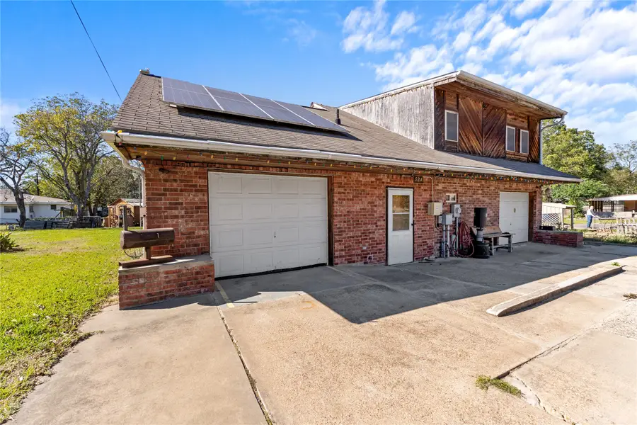 524 S Preston Street, Wolfe City, TX 75496 - #2