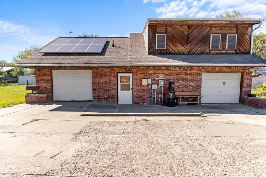 524 S Preston Street, Wolfe City, TX 75496 - #3