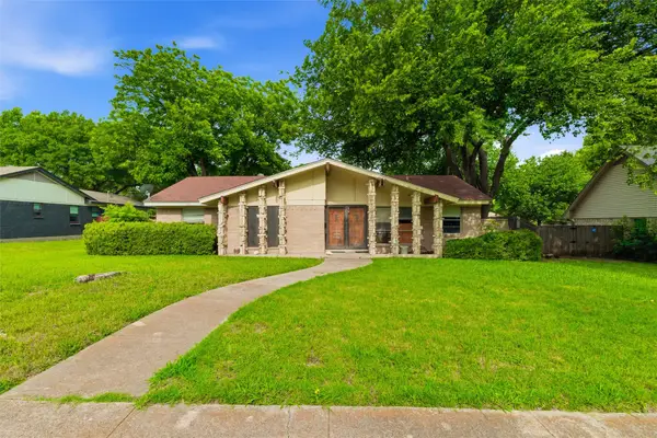829 Ray Andra Drive, DeSoto, TX 75115