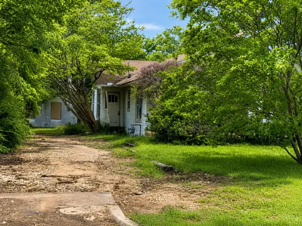 2114 Tierney Road, Fort Worth, TX 76112
