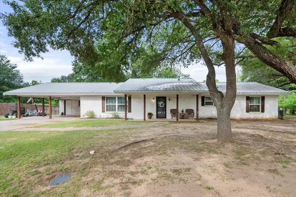 951 Faircrest Drive, Fairfield, TX 75840