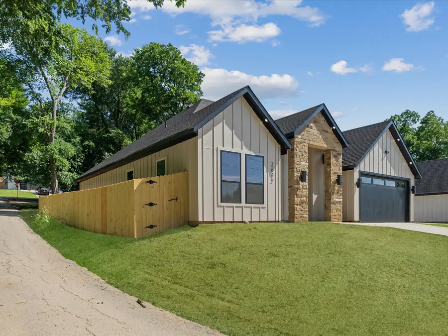2642 Durham Street, Dallas, TX 75241 - #3