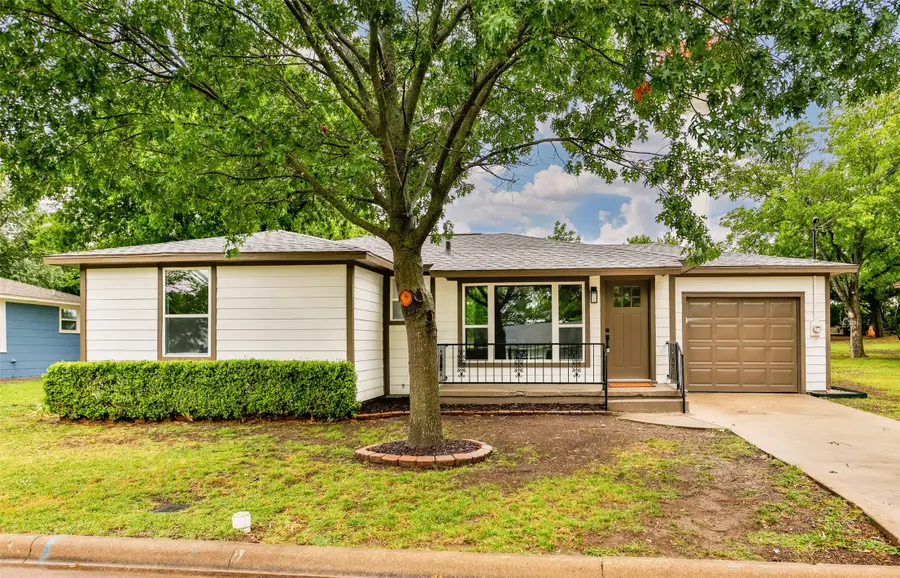 931 N Oak Street, Muenster, TX 76252 - #2