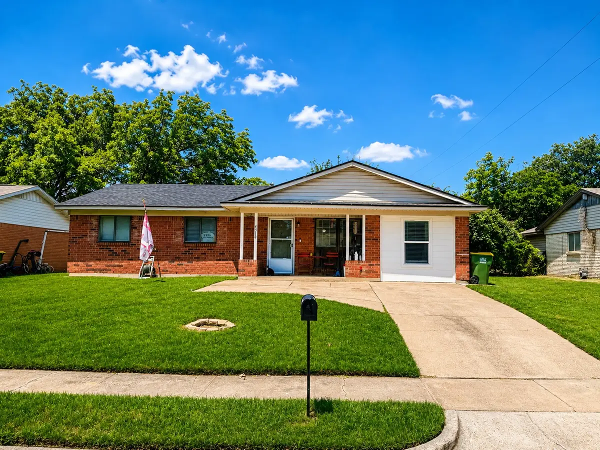4310 Greenbriar Drive, Bellmead, TX 76705 - #1