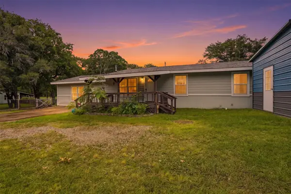 1724 E Crestway Drive, West Tawakoni, TX 75474