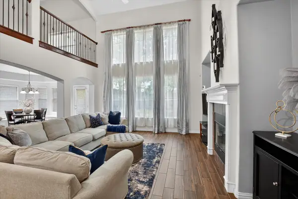 6601 Vintage Drive, Arlington, TX 76001