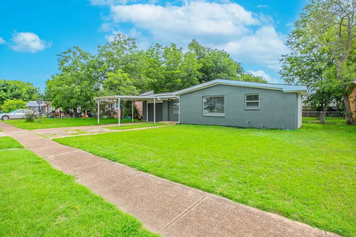 521 Willow Way, McGregor, TX 76657 - #1