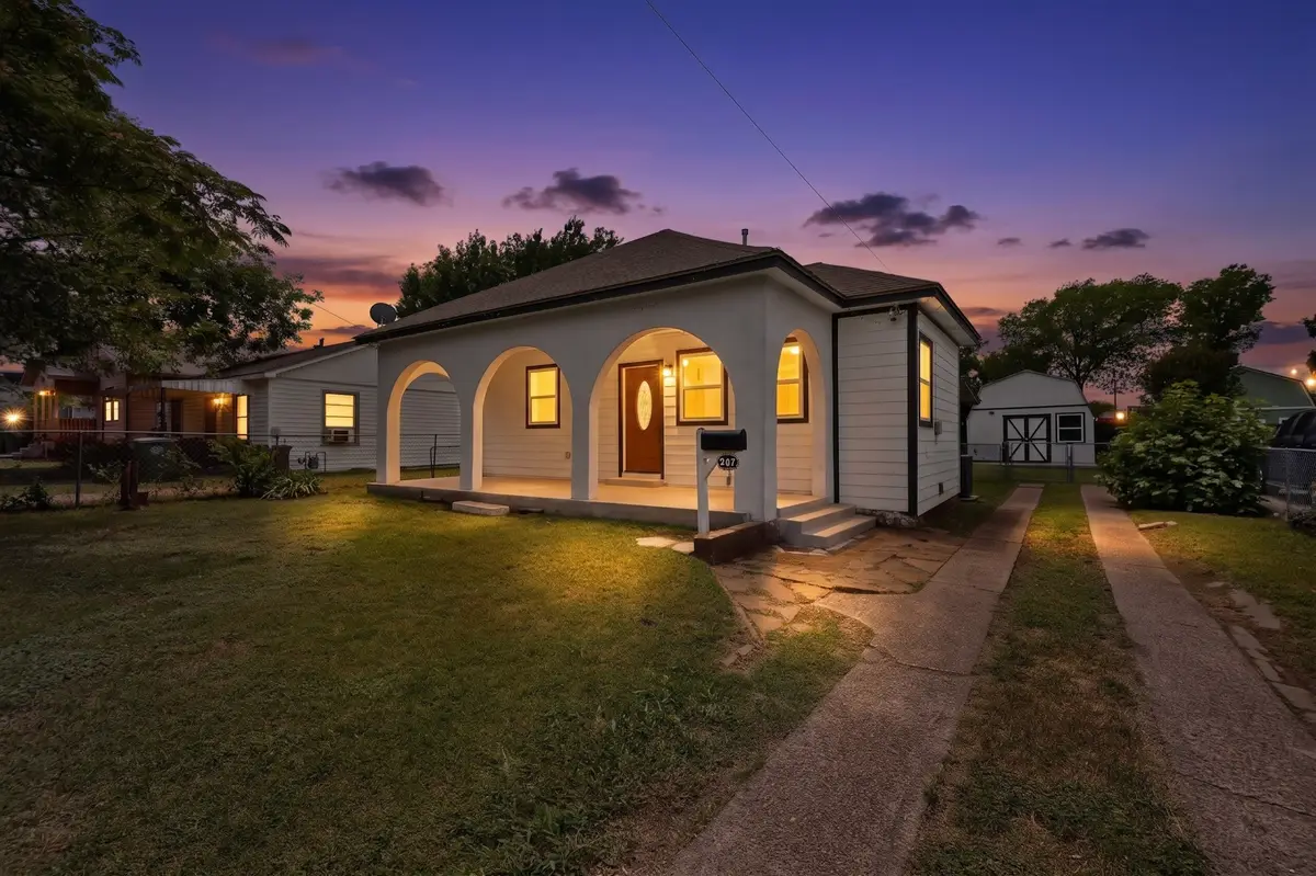 907 Ogden Avenue, Dallas, TX 75211 - #1