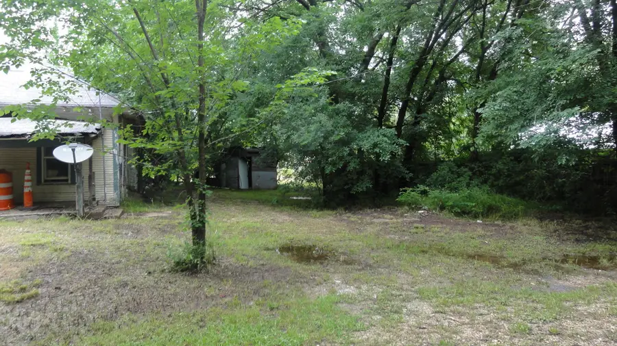 303 W College Street, Trenton, TX 75490 - #3