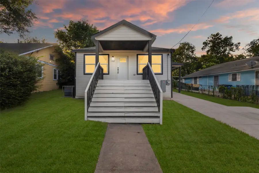 1507 E Waco Avenue, Dallas, TX 75216 - #2
