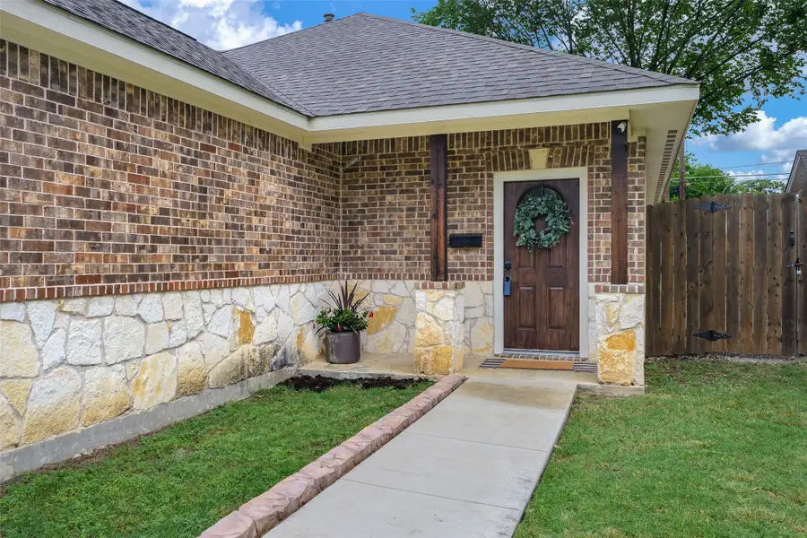 1239 E Woodin Boulevard, Dallas, TX 75216 - #2