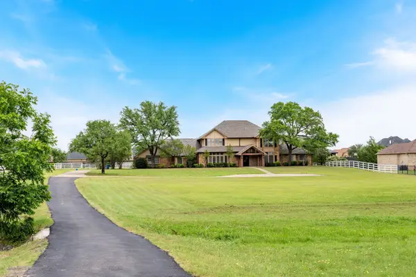 915 W Pleasant Run Road, DeSoto, TX 75115