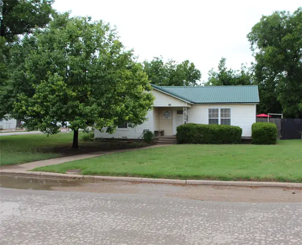 800 Griffin Road, Albany, TX 76430