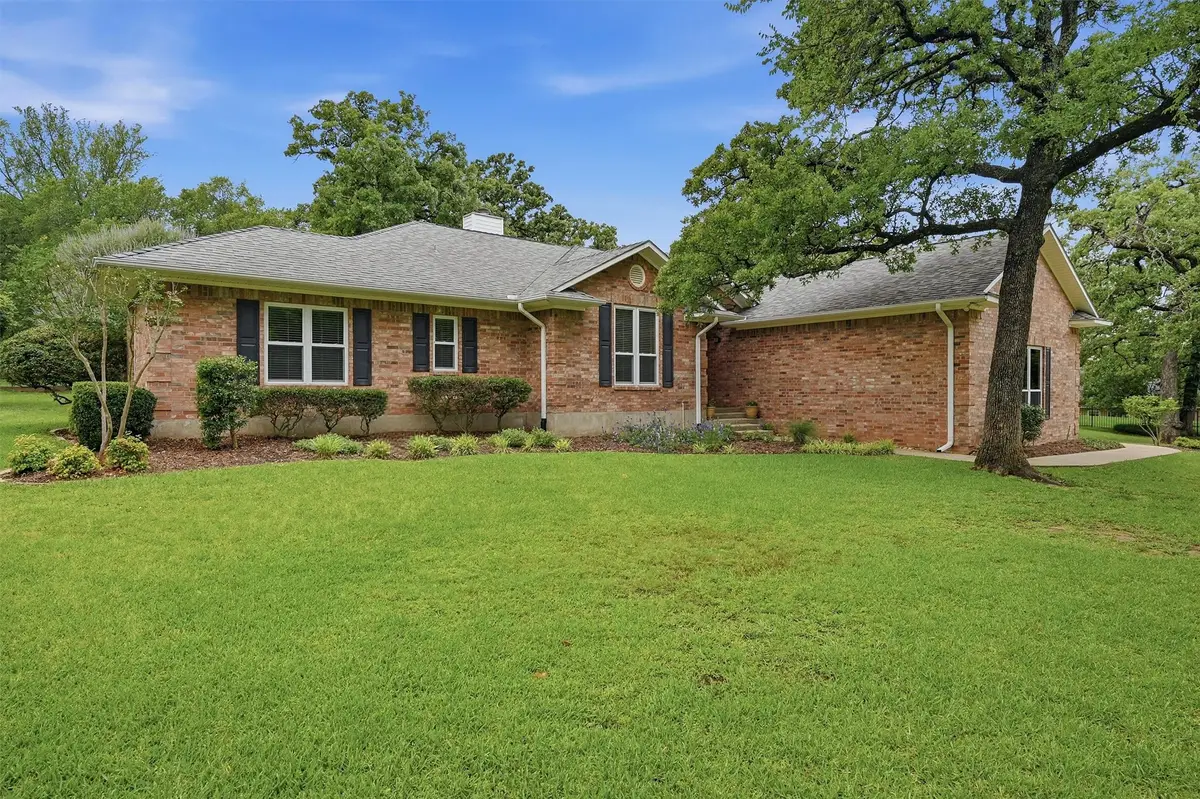 106 Santee Drive, Lake Kiowa, TX 76240 - #1